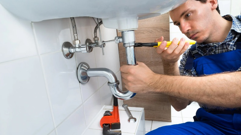 Understanding Common Plumbing Problems and When to Call a Professional Plumbing Problems